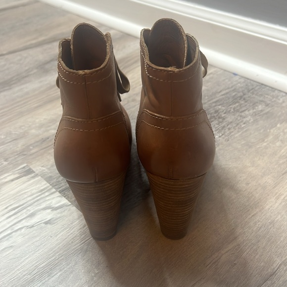 Women’s Lucky Brand Wedge Lace Up Ankle Booties size 8 - Picture 3 of 6